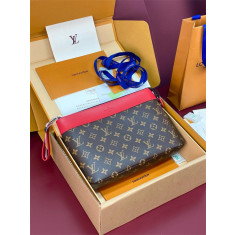 루이비통 포쉐트 보야주 클러치백