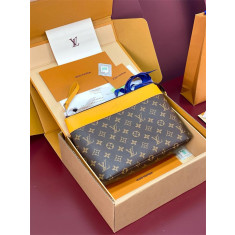 루이비통 포쉐트 보야주 클러치백 