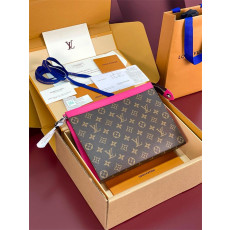 루이비통 포쉐트 보야주 클러치백 MM 