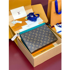 루이비통 포쉐트 보야주 클러치백 MM 