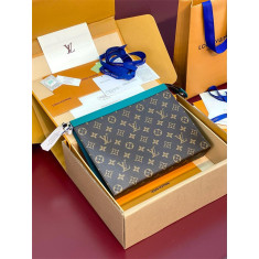 루이비통 포쉐트 보야주 클러치백 MM 