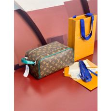 루이비통 락커 돕 키트 파우치백