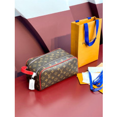 루이비통 락커 돕 키트 파우치백