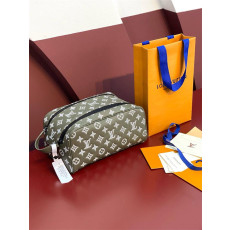 루이비통 락커 돕 키트 파우치백