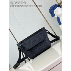 루이비통 펄스 웨어러블 미니 크로스백 M12636