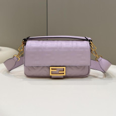 펜디 나파 가죽 바게트 체인백 미디움