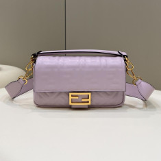 펜디 나파 가죽 바게트 체인백 미디움