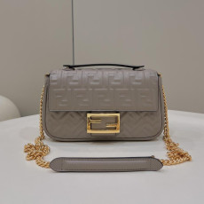 펜디 나파 가죽 바게트 체인백 미디움