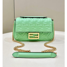 펜디 나파 가죽 바게트 체인백 미디움