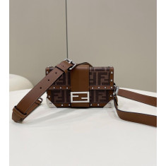 펜디 레더 바게트 소프트 트렁크 메신저 백 브라운