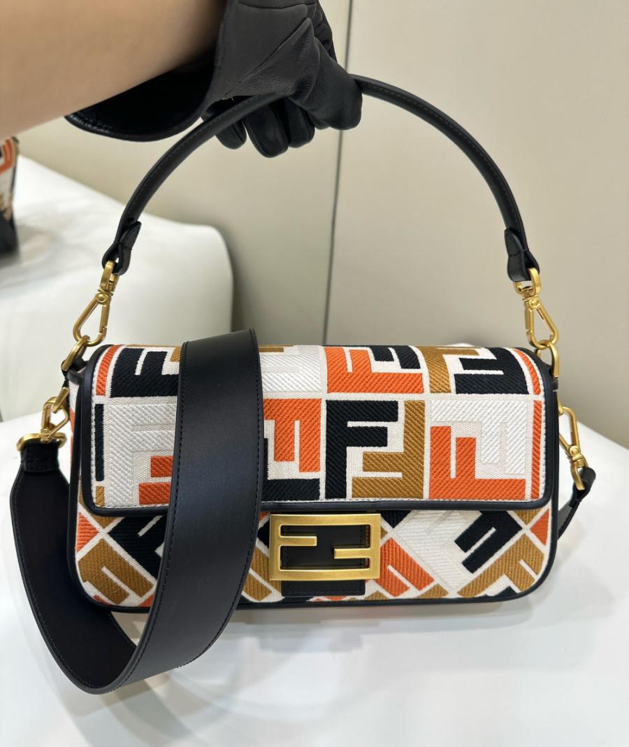 펜디 FF 자수 멀티 컬러 캔버스 미디엄 바게트백