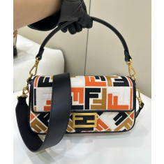 펜디 FF 자수 멀티 컬러 캔버스 미디엄 바게트백