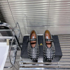 알라이아 큐빅 스터드 플랫슈즈