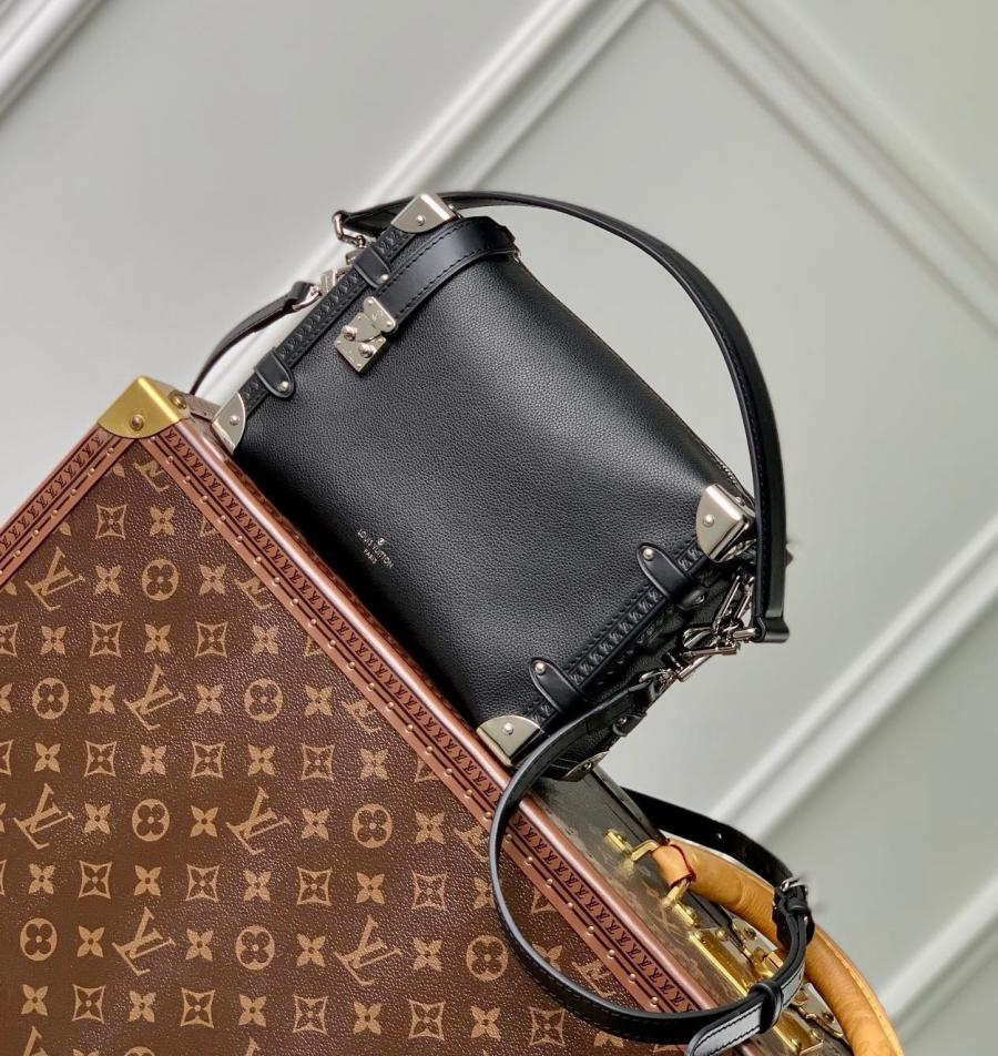 루이비통 사이드 트렁크백 M25160