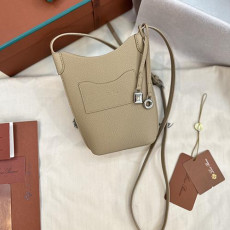 로로피아나 베일 휴대폰 케이스