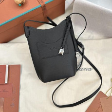 로로피아나 베일 휴대폰 케이스