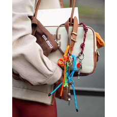 ✨타임세일✨ 미우미우 코드 백참 키링 컬러:블랙