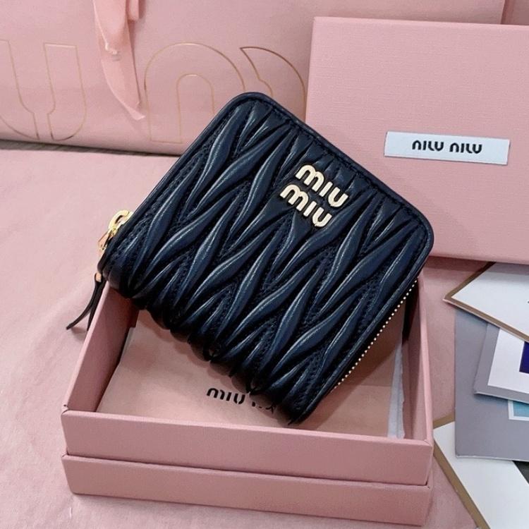 미우미우 5M0522 마테라쎄 지퍼 반지갑