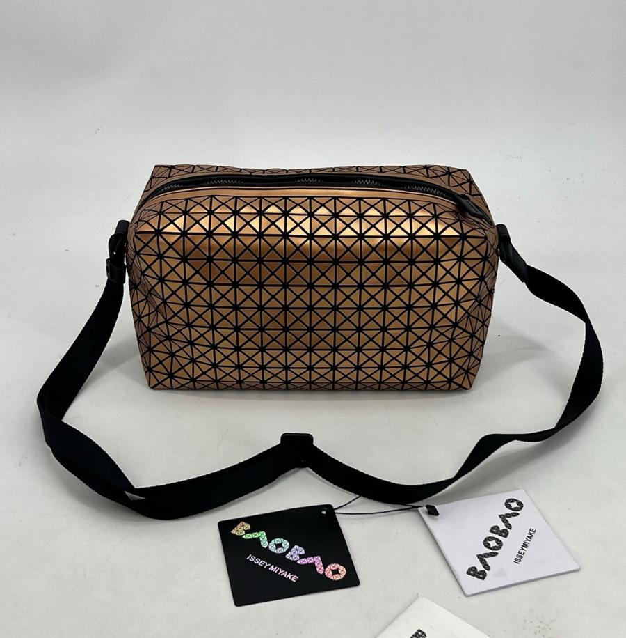 바오바오 이세이미야케 지오메트릭 새들 크로스백