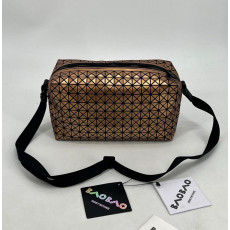 바오바오 이세이미야케 지오메트릭 새들 크로스백