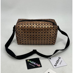 바오바오 이세이미야케 지오메트릭 새들 크로스백