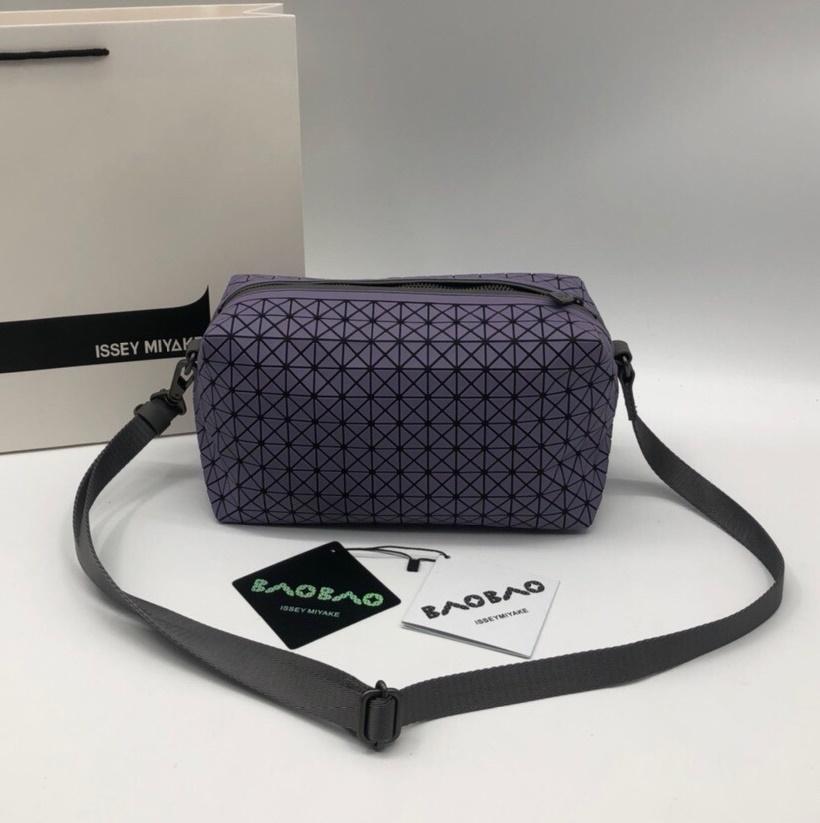 바오바오 이세이미야케 지오메트릭 새들 크로스백