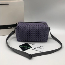 바오바오 이세이미야케 지오메트릭 새들 크로스백