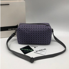 바오바오 이세이미야케 지오메트릭 새들 크로스백