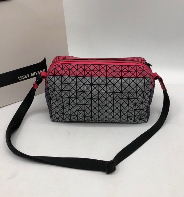 바오바오 이세이미야케 지오메트릭 새들 크로스백