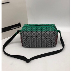 바오바오 이세이미야케 지오메트릭 새들 크로스백