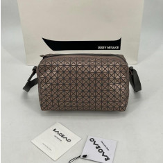 바오바오 이세이미야케 지오메트릭 새들 크로스백