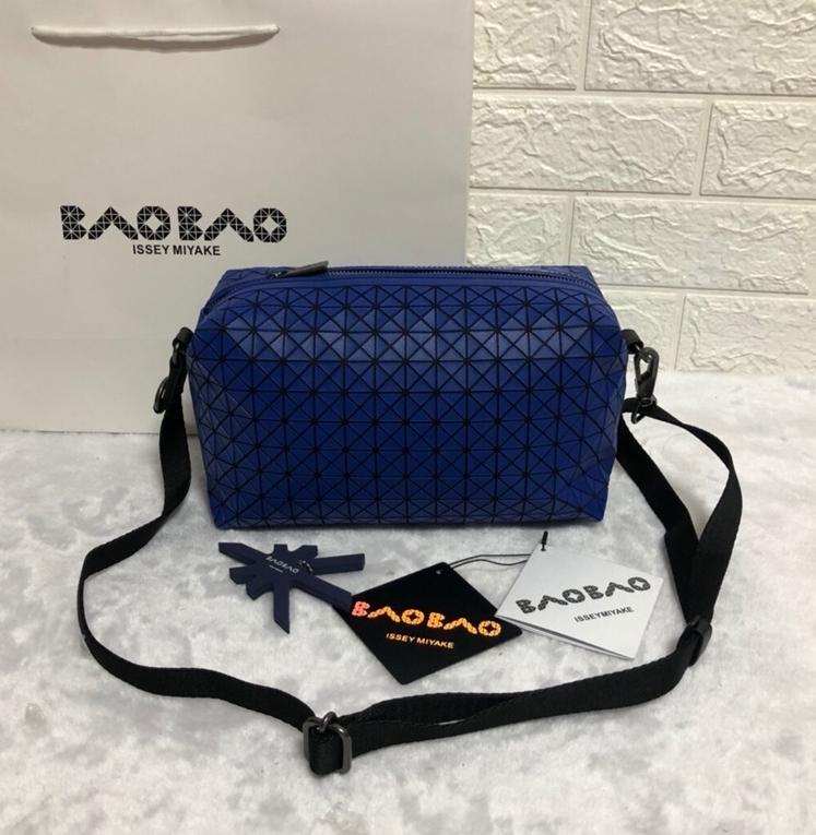 바오바오 이세이미야케 지오메트릭 새들 크로스백