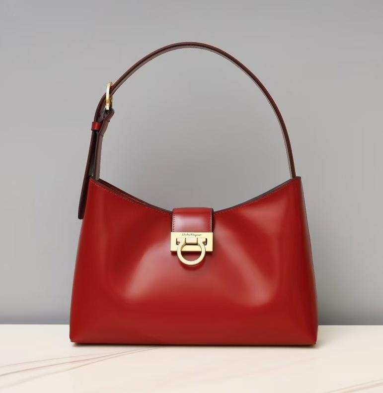 페라가모 트리폴리오 간치니 호보백 30cm