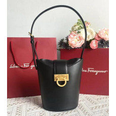 페라가모 간치니 트리폴리오 미니 버킷백 211194 13cm