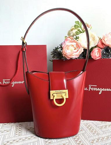 페라가모 간치니 트리폴리오 미니 버킷백 211194 13cm