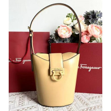 페라가모 간치니 트리폴리오 미니 버킷백 211194 13cm