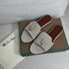 로로피아나 썸머 참스 스웨이드 샌들 뮬 슬리퍼 (국내배송)