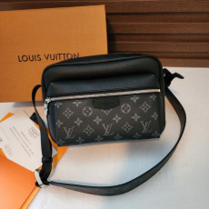 루이비통 아웃도어 메신저백 (국내배송)