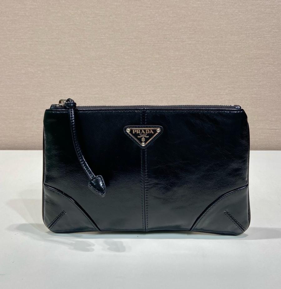 프라다 삼각로고 레더 미니 클러치