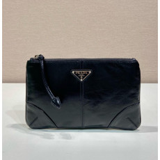 프라다 삼각로고 레더 미니 클러치