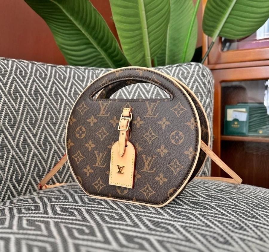 루이비통 어라운드 미 PM M47117 (국내배송)