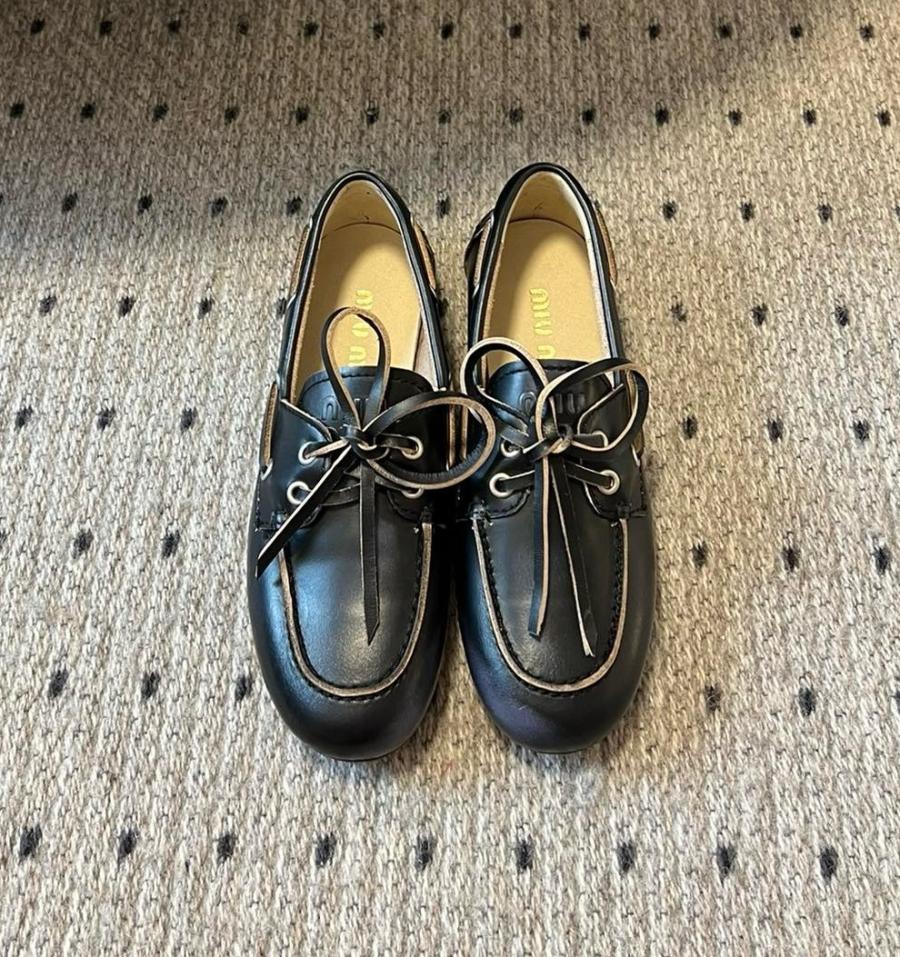 미우미우 블리치드 가죽 로퍼