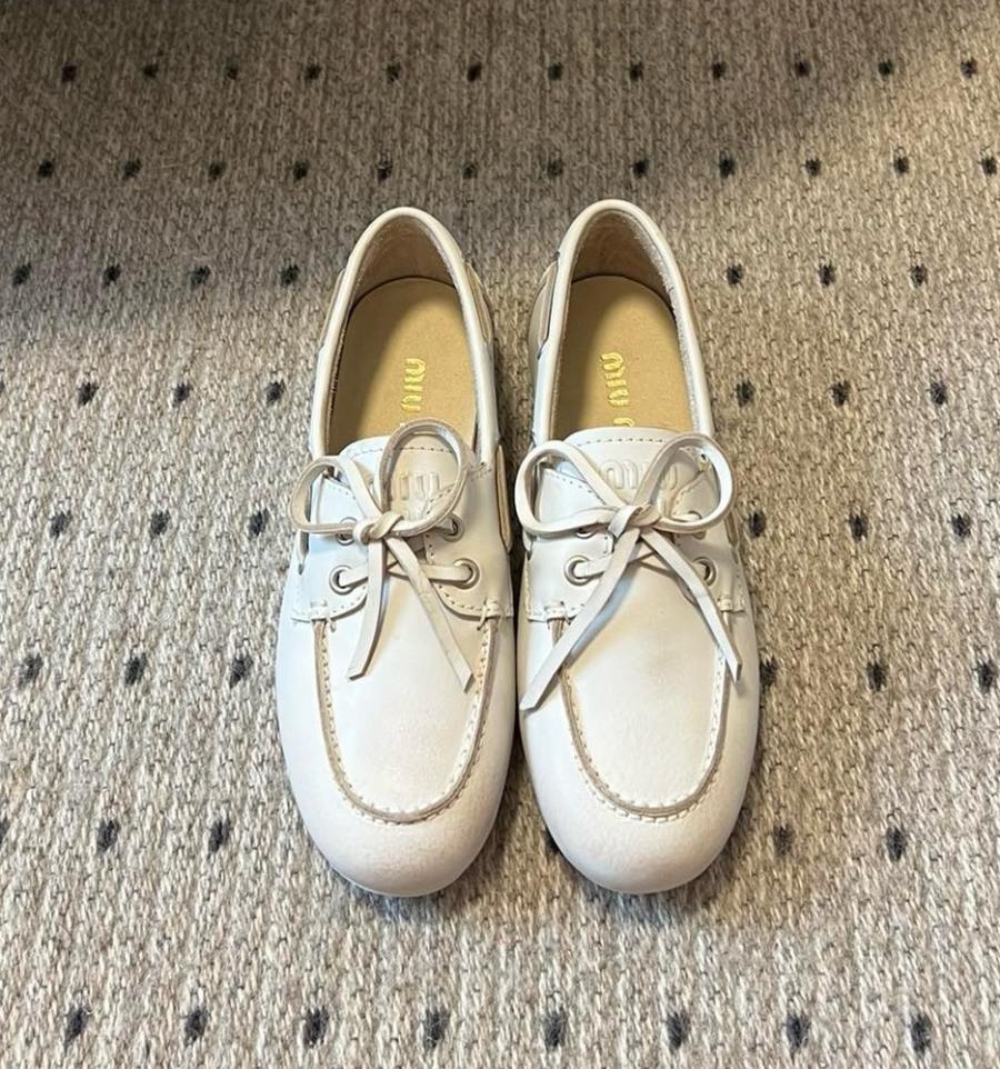 미우미우 블리치드 가죽 로퍼