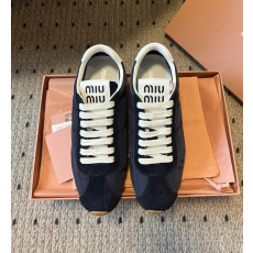 미우미우 플룸 스웨이드 스니커즈