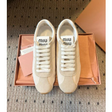 미우미우 플룸 스웨이드 스니커즈