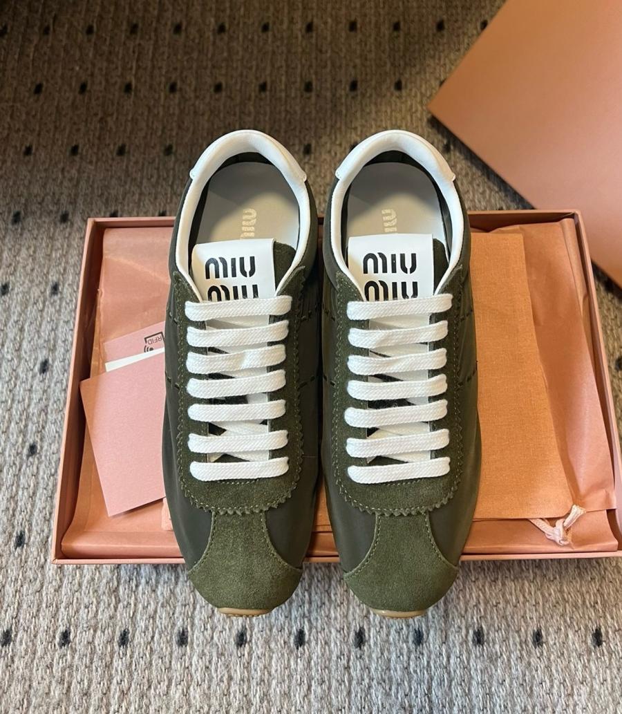 미우미우 플룸 스웨이드 스니커즈