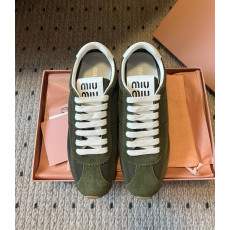 미우미우 플룸 스웨이드 스니커즈