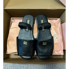 미우미우 나파가죽 샌들