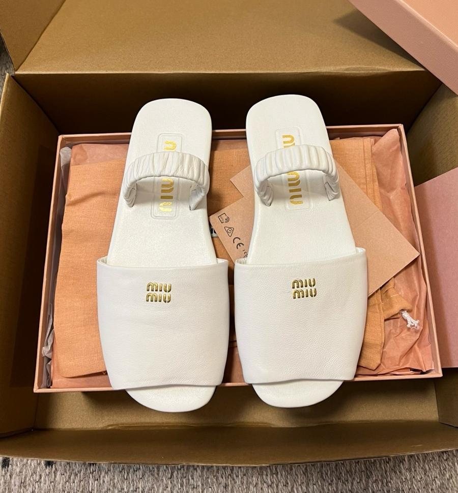 미우미우 나파가죽 샌들