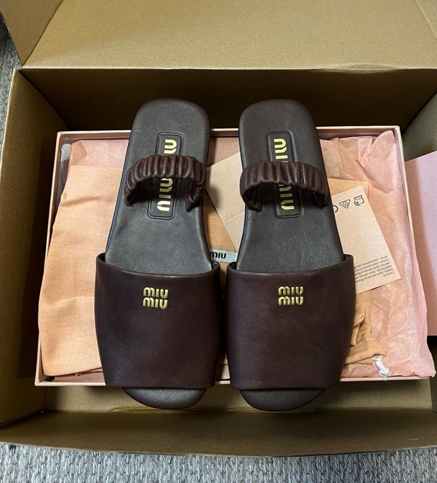 미우미우 나파가죽 샌들